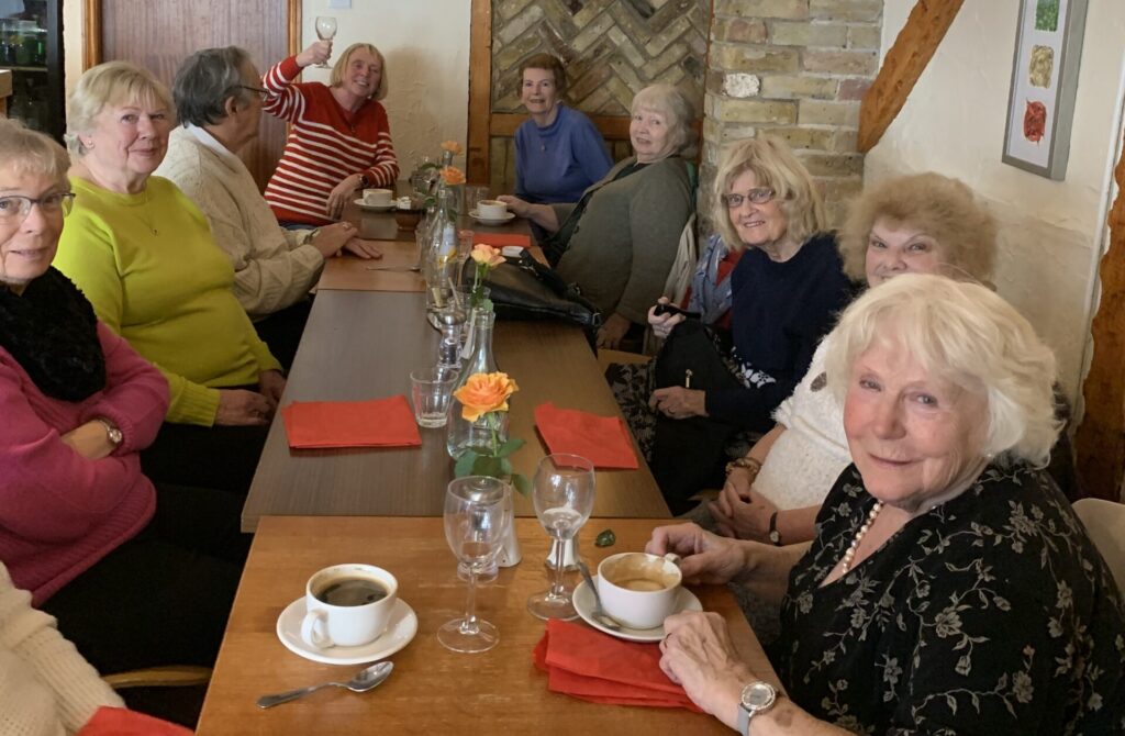 8 people eating lunch